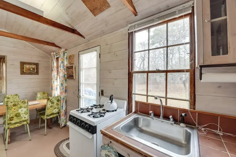 Cozy Vineyard Haven Cottage < 1 Mi to Beach!
