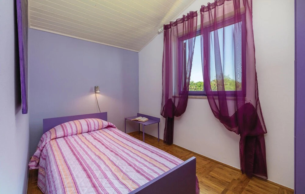 Stunning Home in Tar With Wifi and 4 Bedrooms