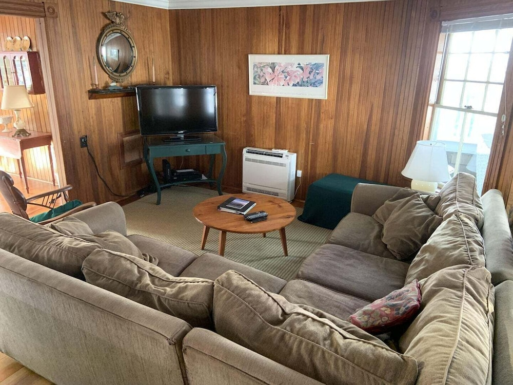 Cozy Cottage by the Sea - Y672