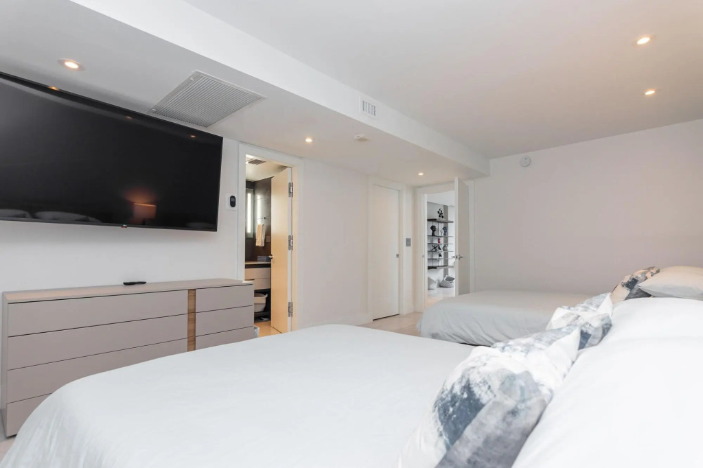 One of a Kind - Ocean View Luxury Condo