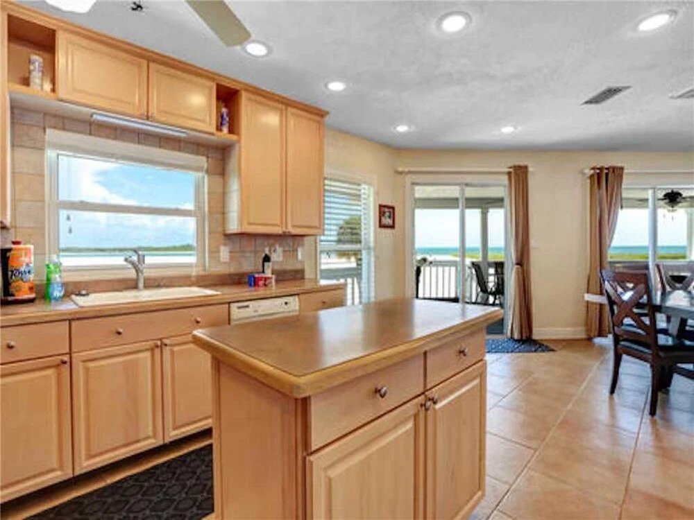Beach Sanctuary, Beach Front, Views, 4 Bedrooms, Hot Tub, Sleeps 10