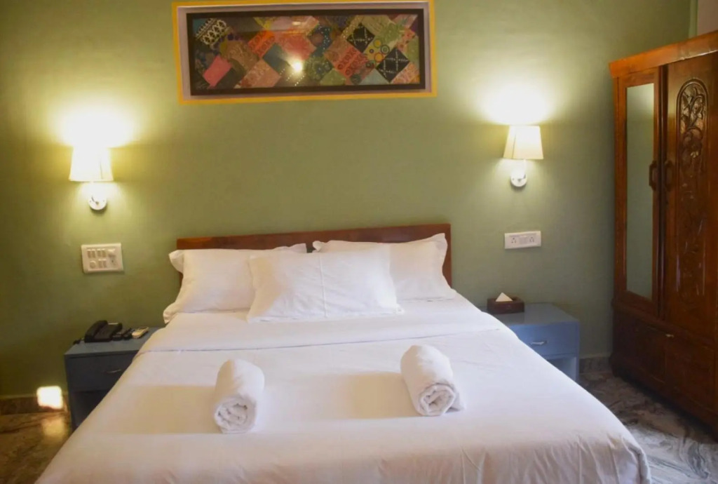 Laliguras Villa Beachside Escape - 100m from Candolim Beach
