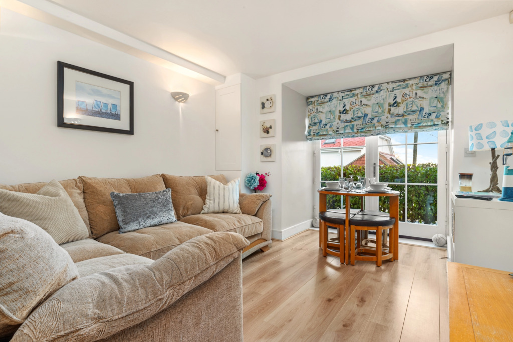 12 Rhodewood - Modern Apartment Close to Village and Beach
