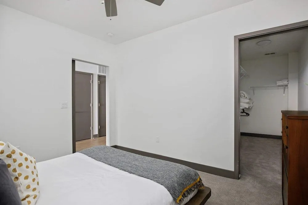 THE GRAND - Modern DT Apts with Free Parking by Zencity