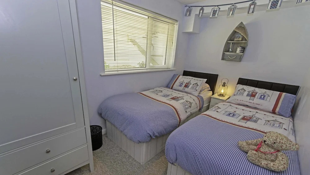 Clifton Court Apt 19 With Heated Pool