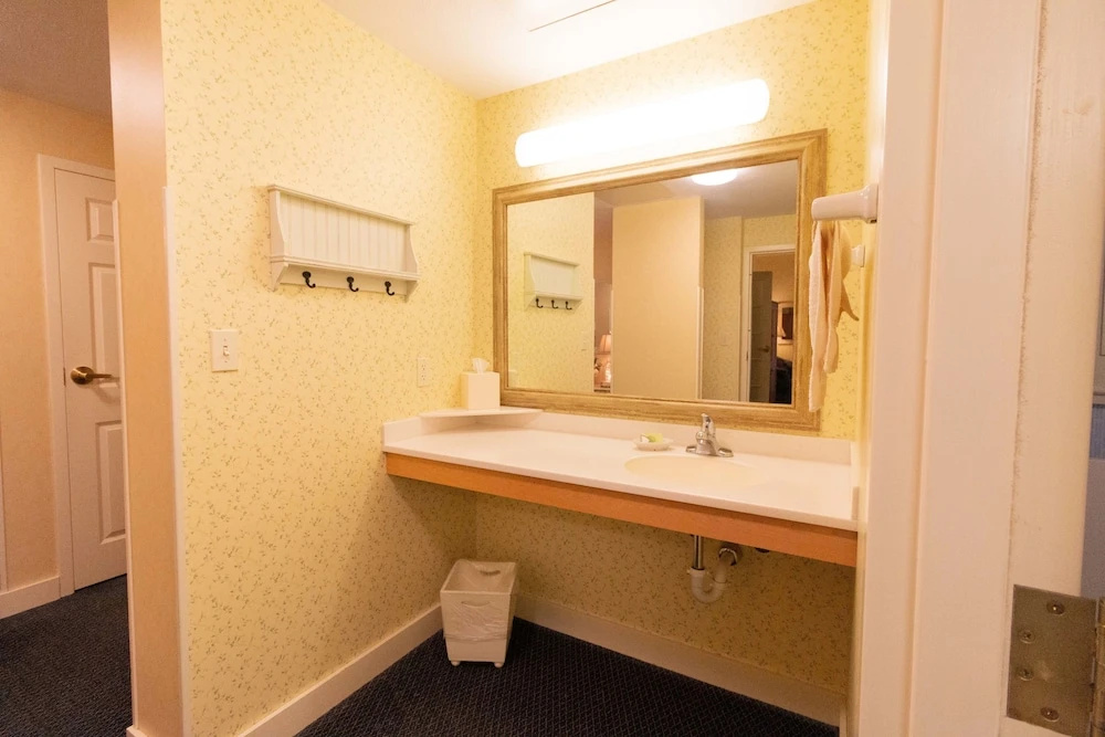 Essenhaus Inn & Conf. Center
