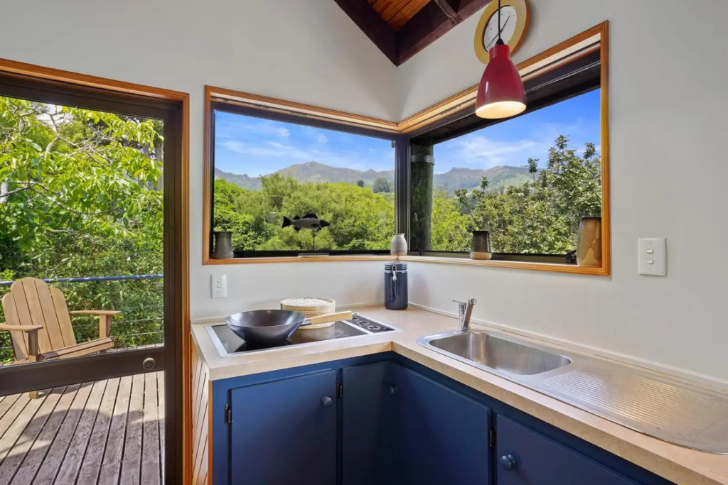 The Tree House - Akaroa Holiday Home
