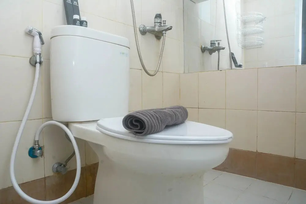 Modern and Comfortable 2Br Bassura City Apartment Near Mall