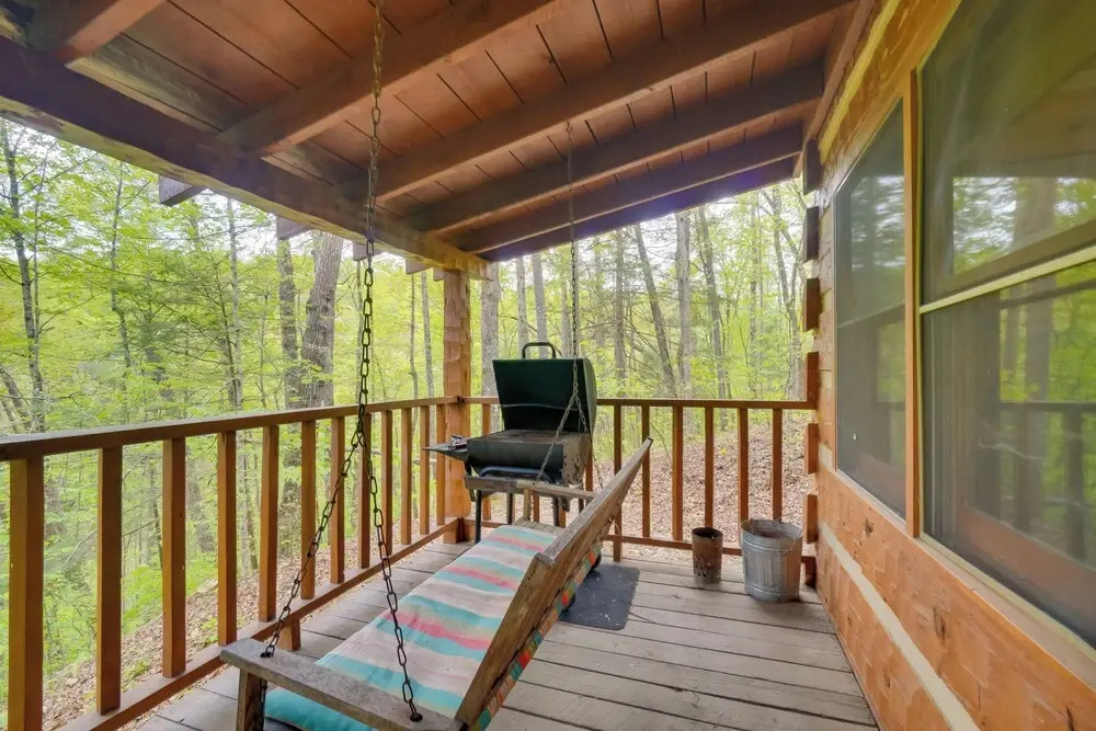 Gatlinburg Cabin with Pool Table about 6 Mi to Downtown!