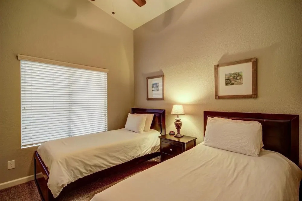 SLS Paradise - Resort Yard with FREE Heated Pool, Spa, Boccie & More.