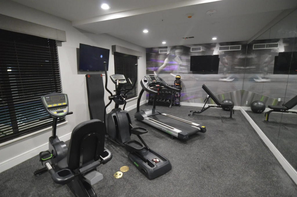 Best Western Plus Bay City Inn & Suites