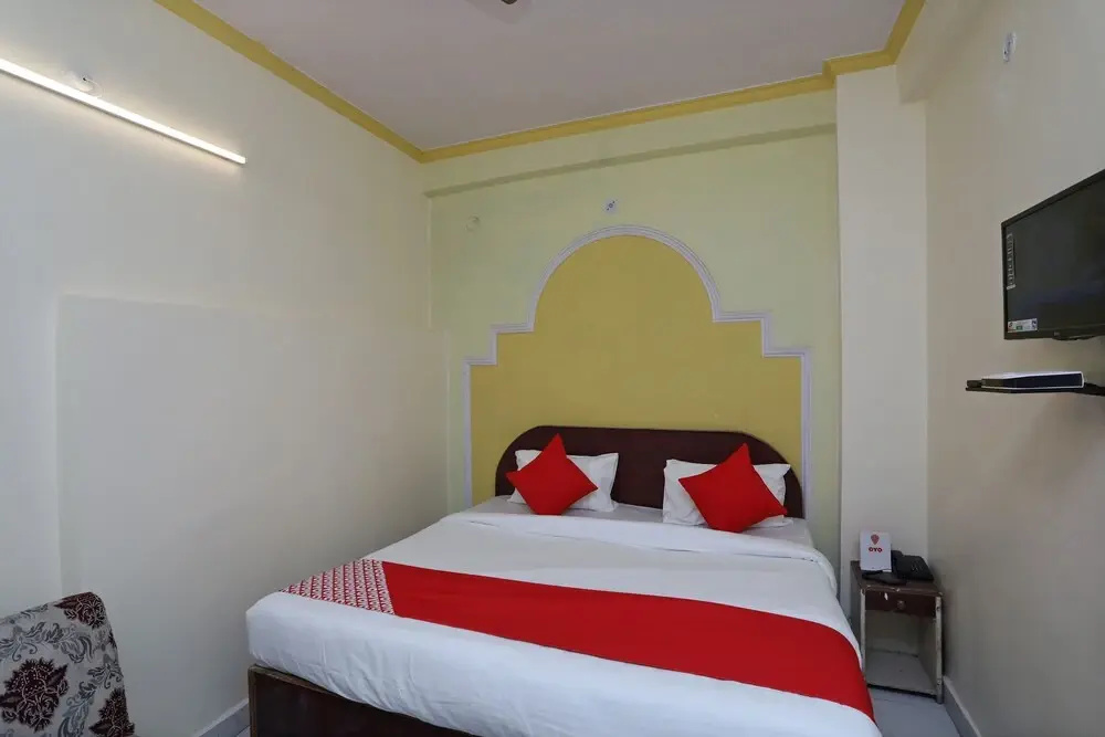 OYO 19804 Hotel Geet International