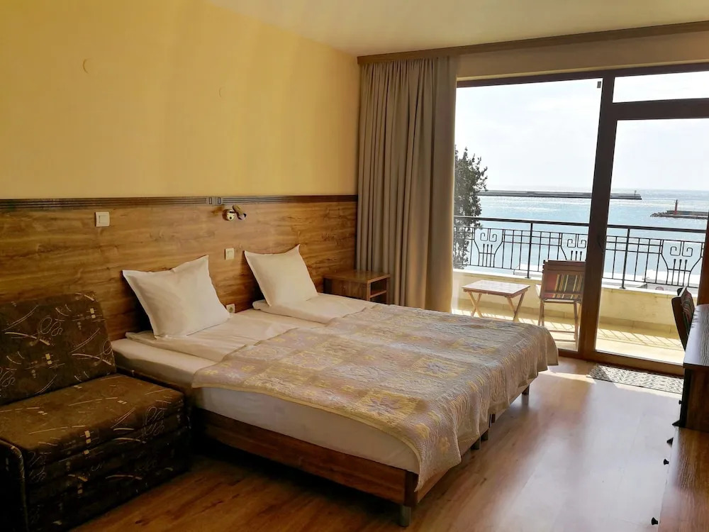 Iris Hotel