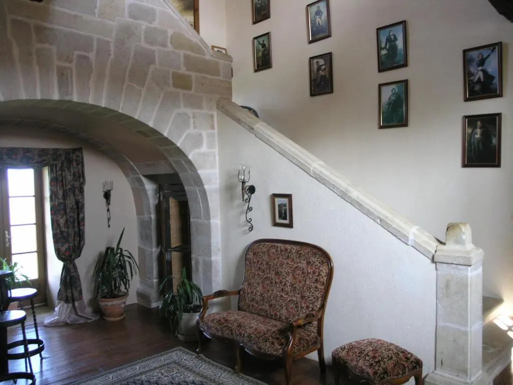Charming Courtyard cottage 25kms Puy du Fou