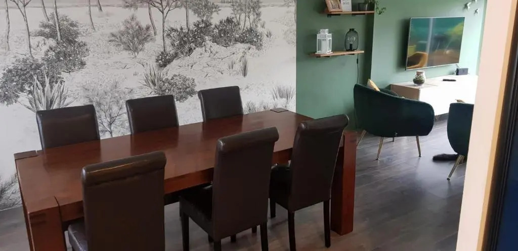 Grande chambre avec salle de bain privée