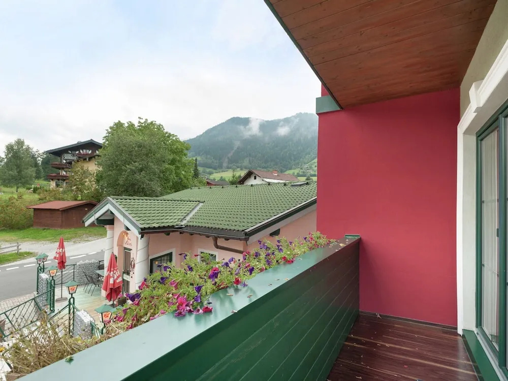 Idyllic Holiday Home in Goldegg Weng Near ski bus
