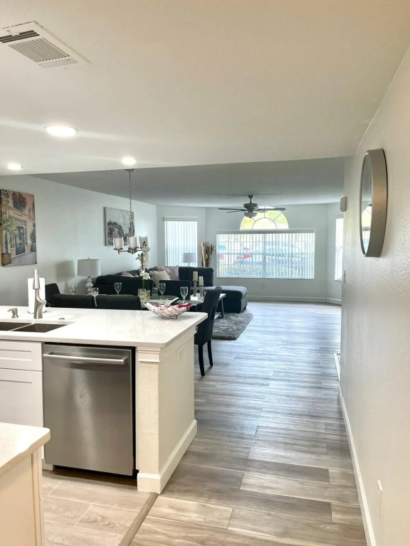Grand Family 3BD Condo Apartment Near Disney Parks 5