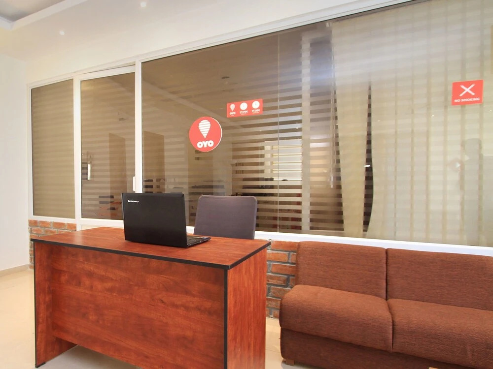 OYO Flagship 16476 Elements mall