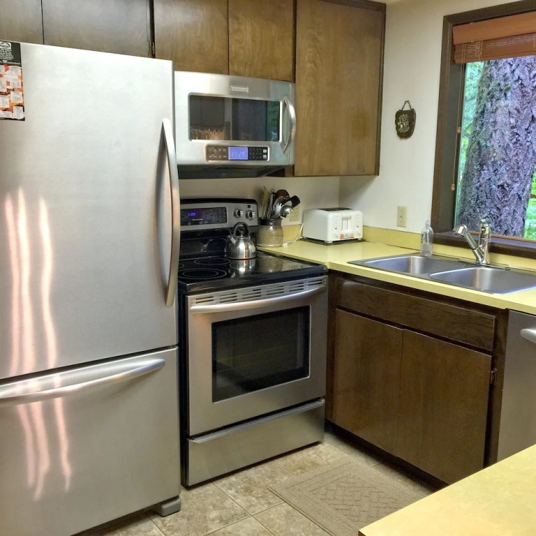 Snowline Cabin 35 - A pet-friendly country cabin, Now has air conditioning