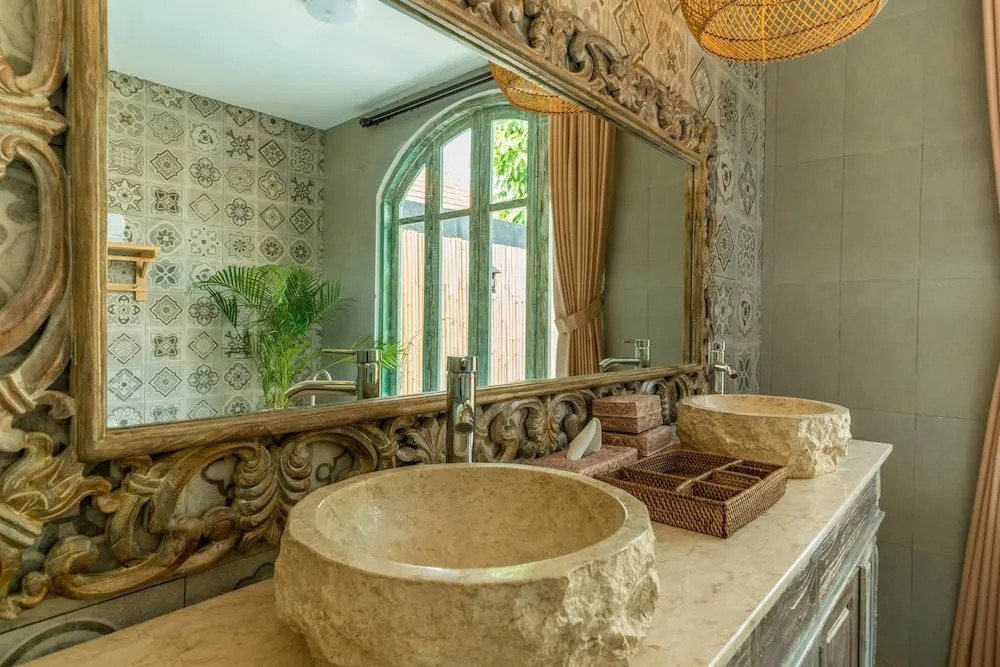 Villa Secret Estate