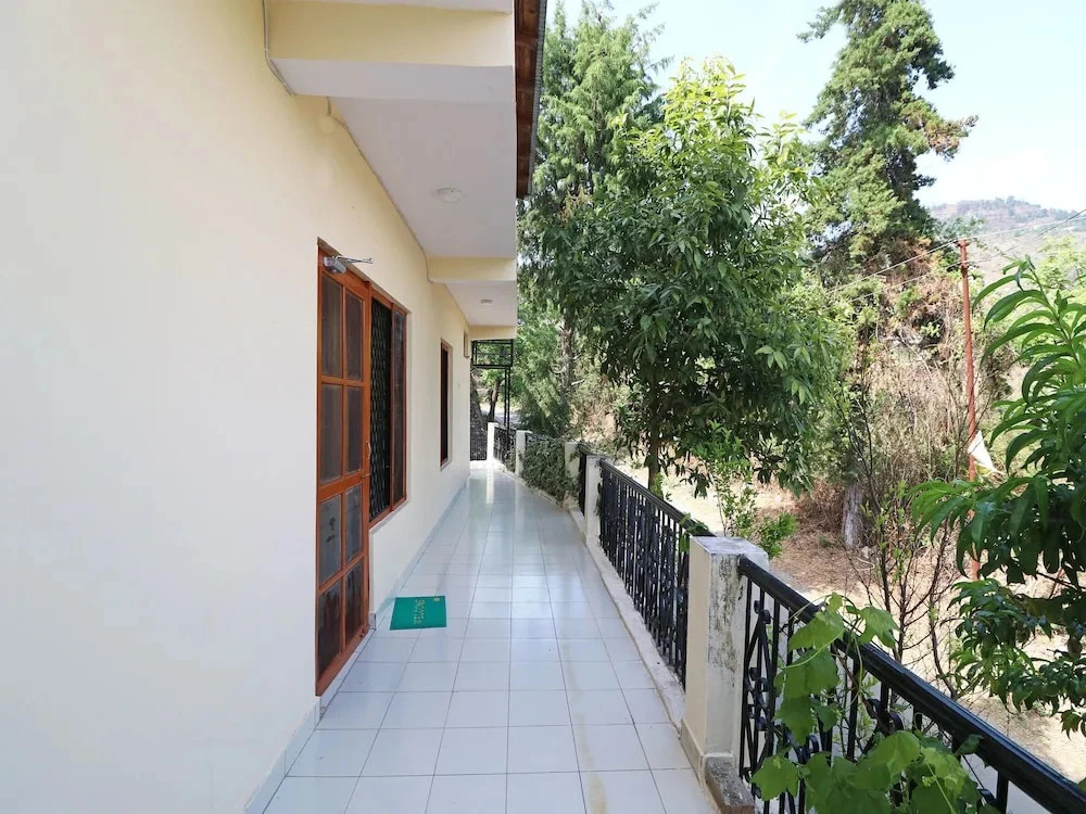 OYO Home 13666 Modern 3BHK