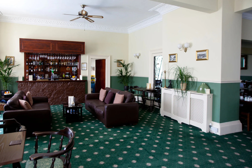 Riviera Lodge Hotel