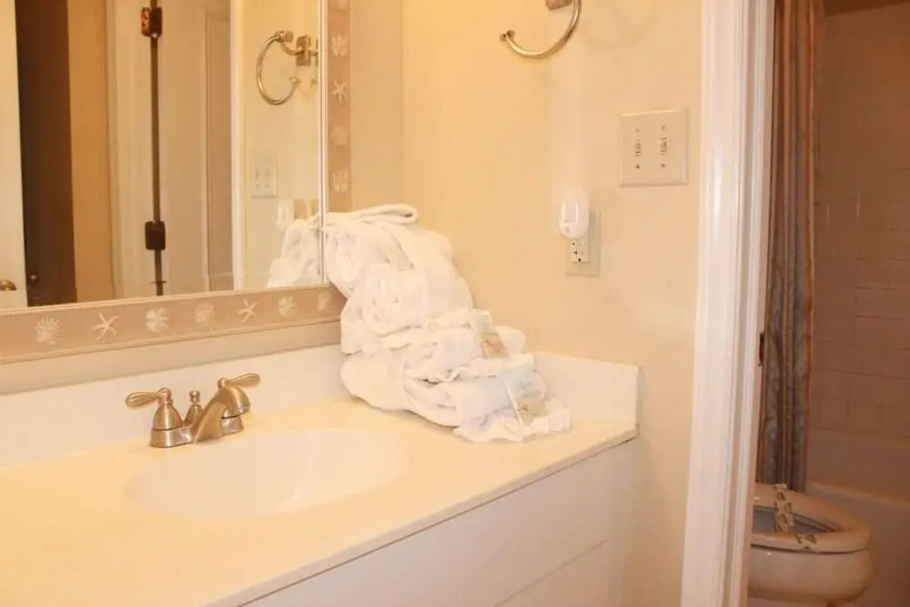 Spacious Villa Steps From Beach at Kingston!