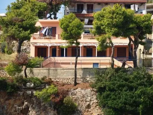 Rooms Apostolis