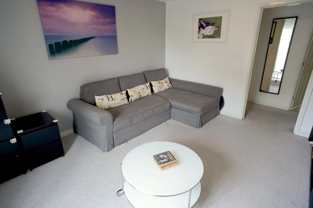 2 Bedroom Apartment With Balcony in Nunhead