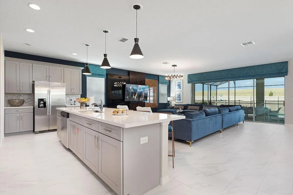 Sr019v: 8 Bed, Social Media, Minions, Pool, Shuffle Board