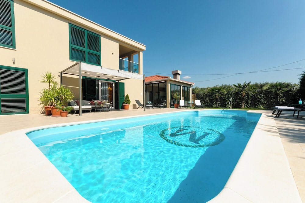 Villa Jolanda