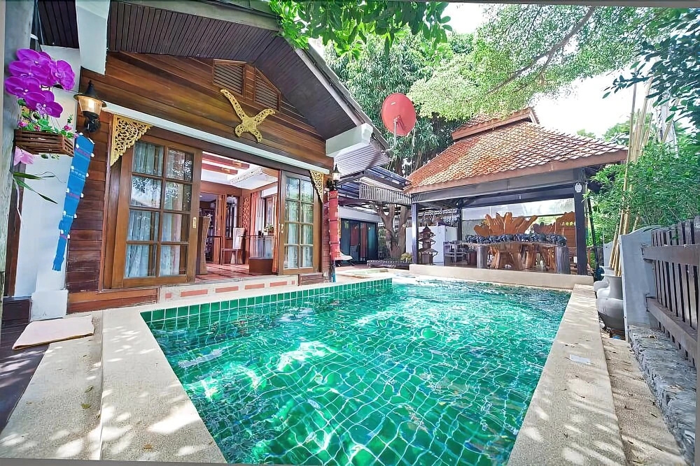 Baan Ruean Thai
