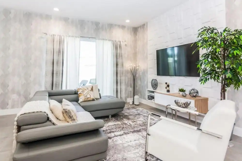 Amazing Townhome with Summer Kitchen SU2668