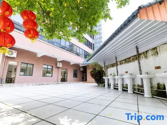 Zhanjiang Yuexin Hotel (Lingnan Normal University Branch, Zhanjiang Republic of China Style Street)