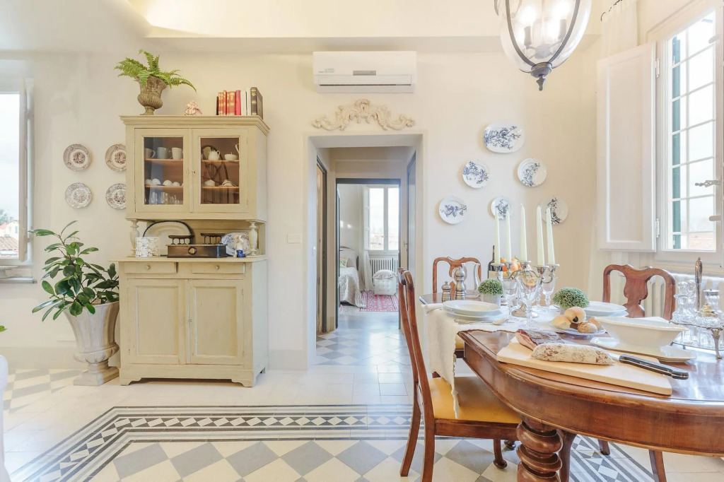 Casa Uccia in Lucca With 1 Bedrooms and 1 Bathrooms