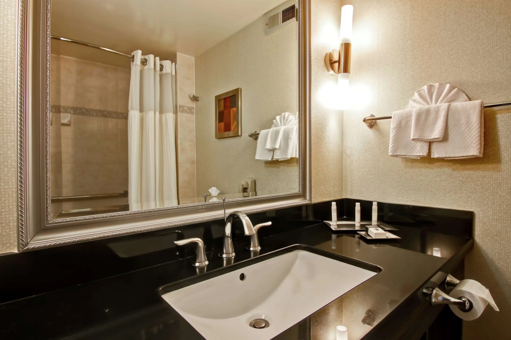 DoubleTree by Hilton Pleasanton at The Club
