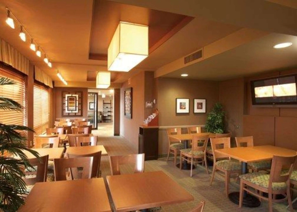 Quality Inn & Suites PE Trudeau Airport