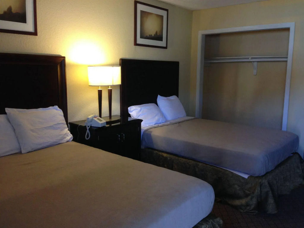 Travel Inn & Suites