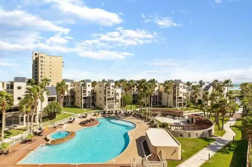 Oceanview condo 2BR, beachfront resort. Solare Tower 407