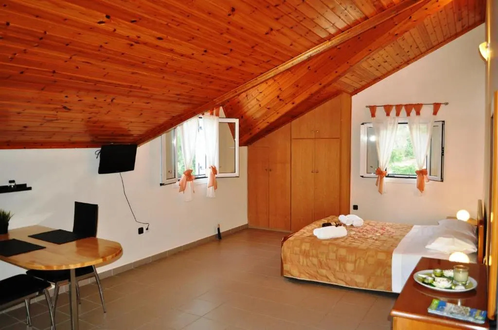 Mari-Christi Apartments
