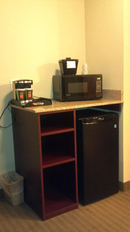 Cobblestone Hotel & Suites - Knoxville