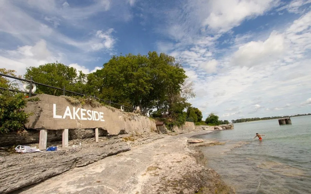 The Lakeside Motel & Restaurant