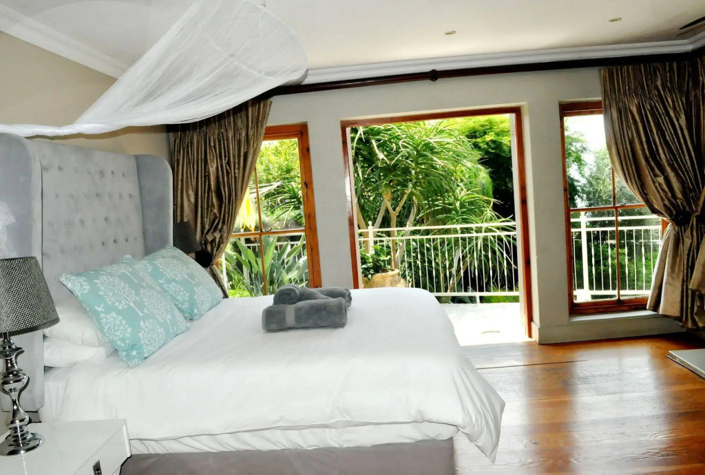 Fever Tree Manor
