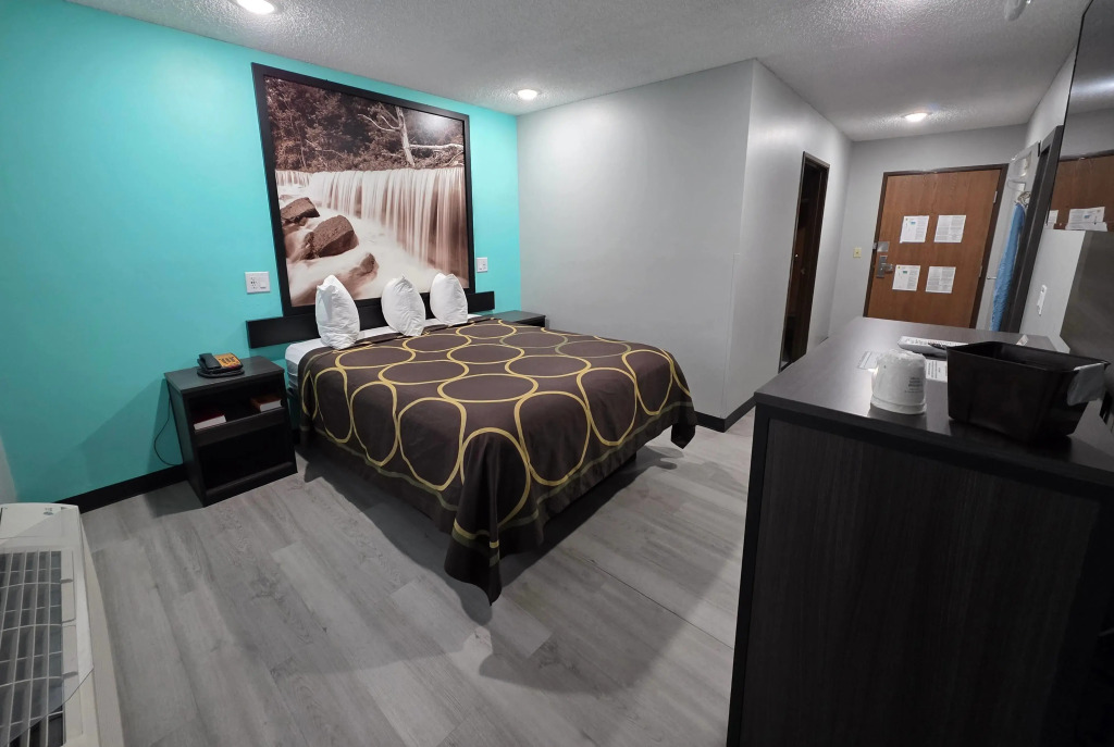 Super 8 by Wyndham Emporia