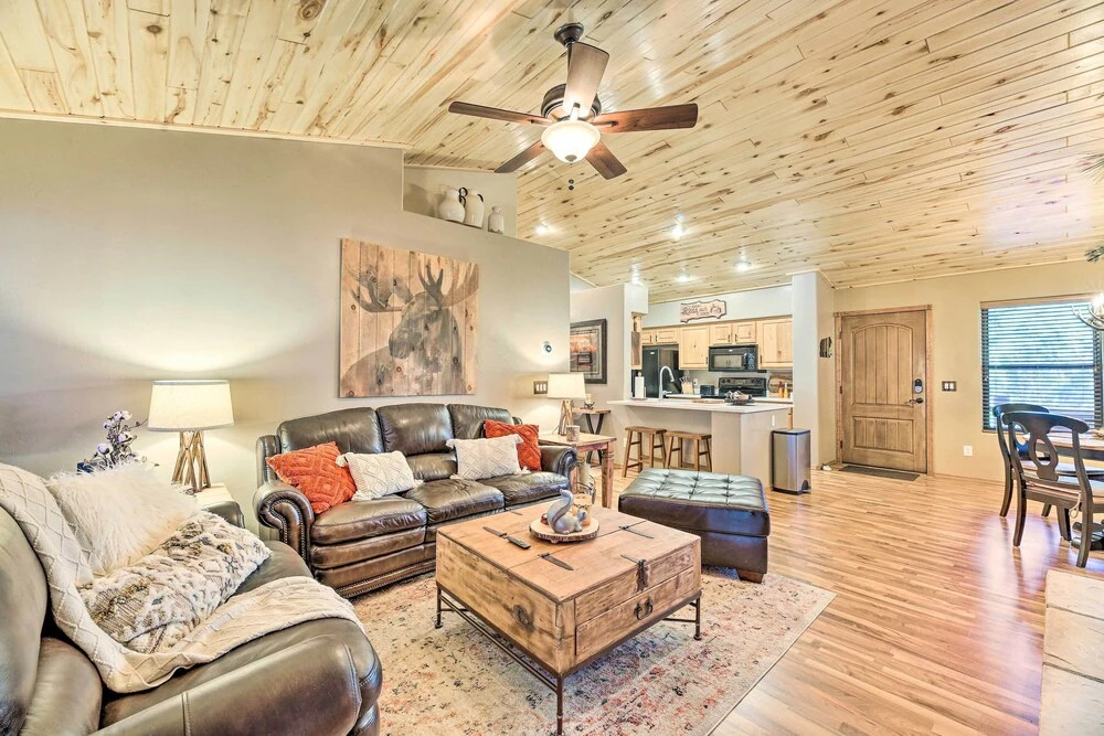 Peaceful Pines Cabin ~ 3 Mi to Fool Hollow Lake!