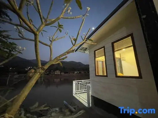 Nicha villa riverfront Thaton