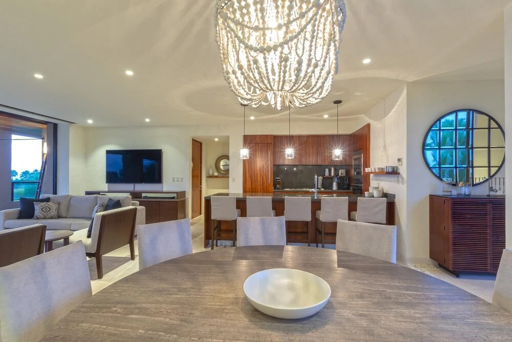 Sunny Vacation Condo 4