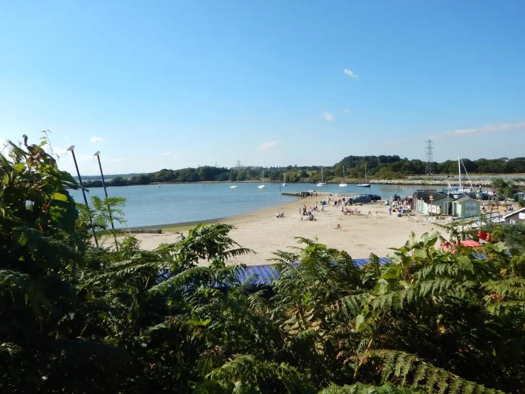Family Seaside Retreat Private Stay at 5-Star Rockley Holiday Park Poole