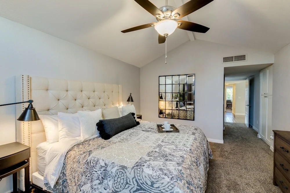 Waterfront w/ Heated Pool and a Paddle Boat in Gilbert! by Redawning