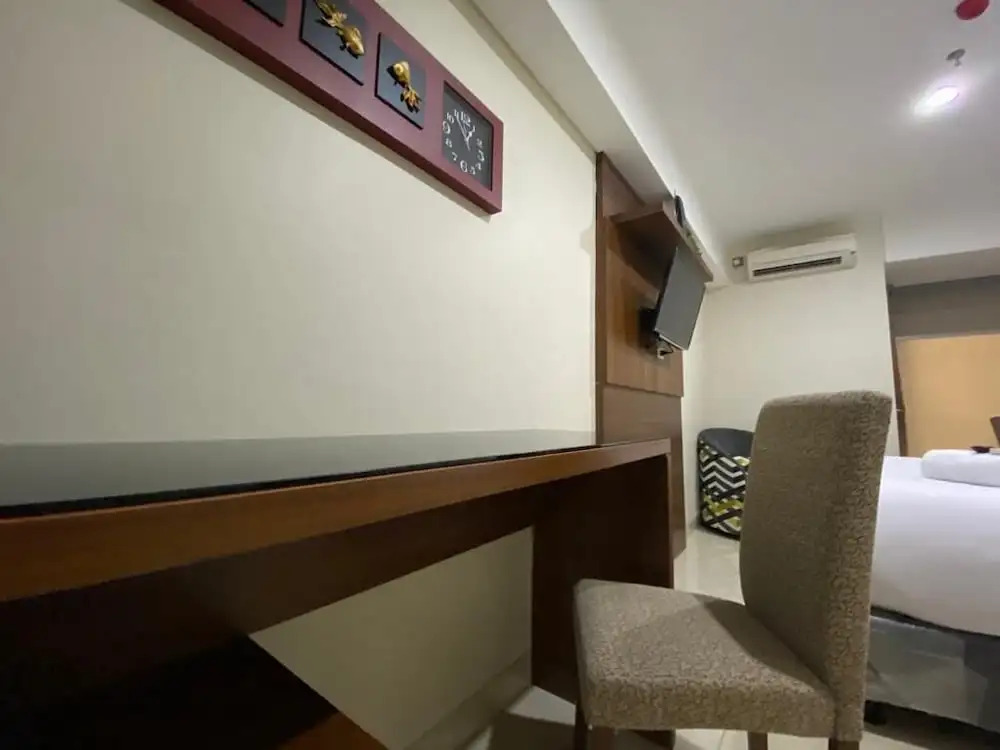 New And Homey Studio Apartment At Warhol (W/R) Residence